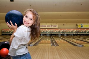 child-bowling